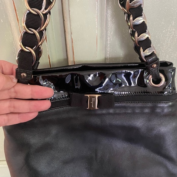 🛍🛍🛍 Ferragamo bow tote women’s purse. 🛍🛍🛍 - Picture 3 of 13